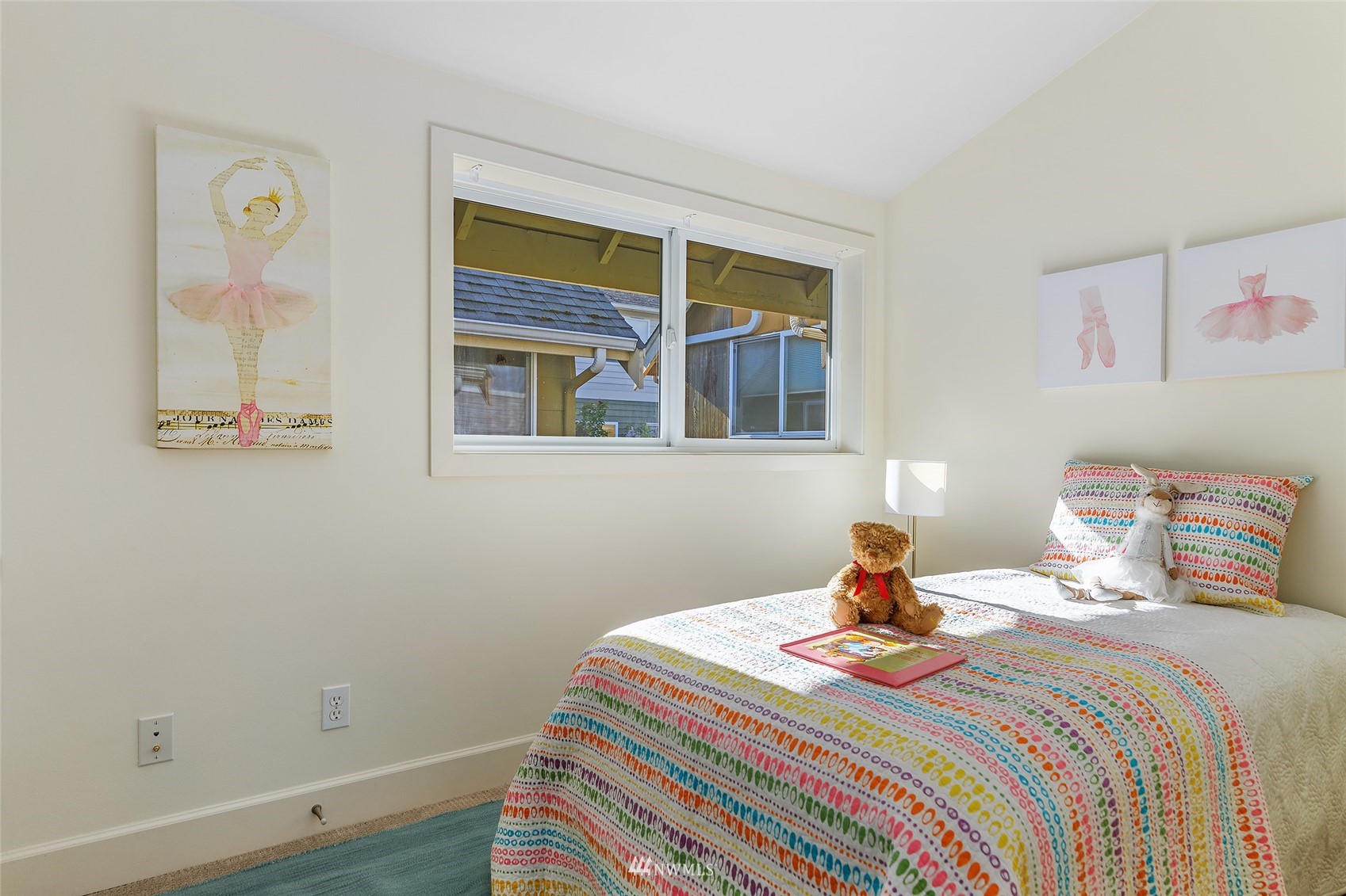 2114 West Ruffner Street Seattle, WA 98199 - Photo 20 of 24 Gallery Image 20