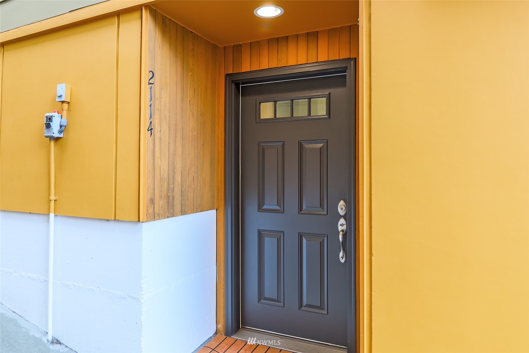 2114 West Ruffner Street Seattle, WA 98199 - Photo 3 of 24 Gallery Image 3