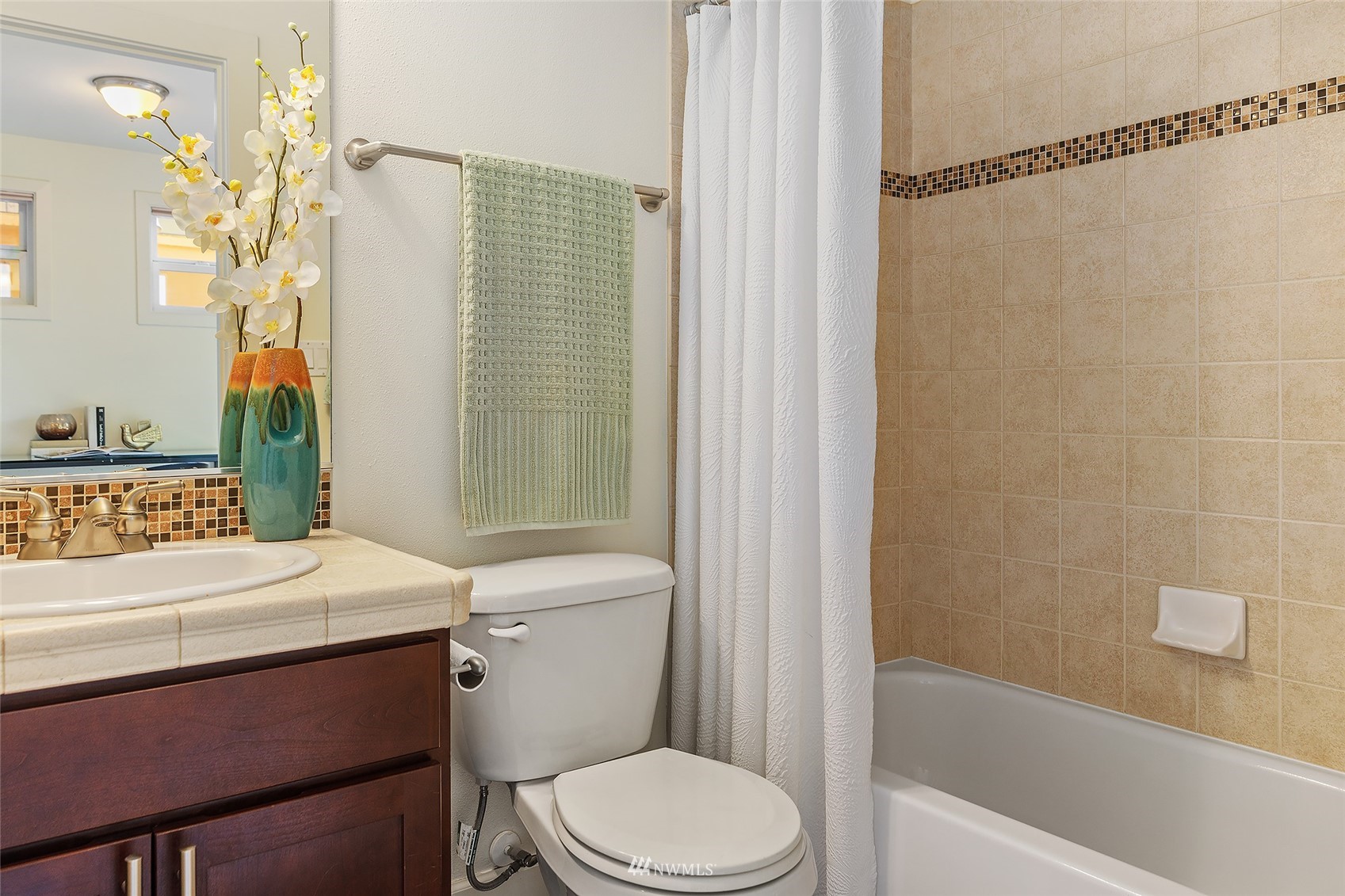 2114 West Ruffner Street Seattle, WA 98199 - Photo 6 of 24 Gallery Image 6