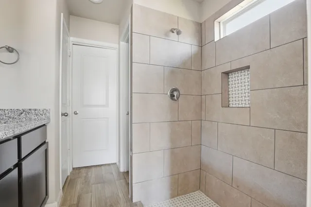 a view of a backyard with pathway