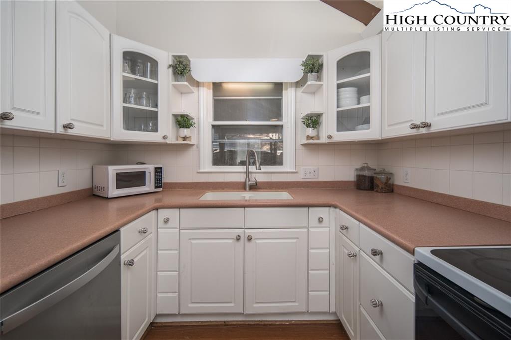 485 Chestnut Drive Boone, NC 28607 - Photo 11 of 48 a kitchen with cabinets appliances and a sink