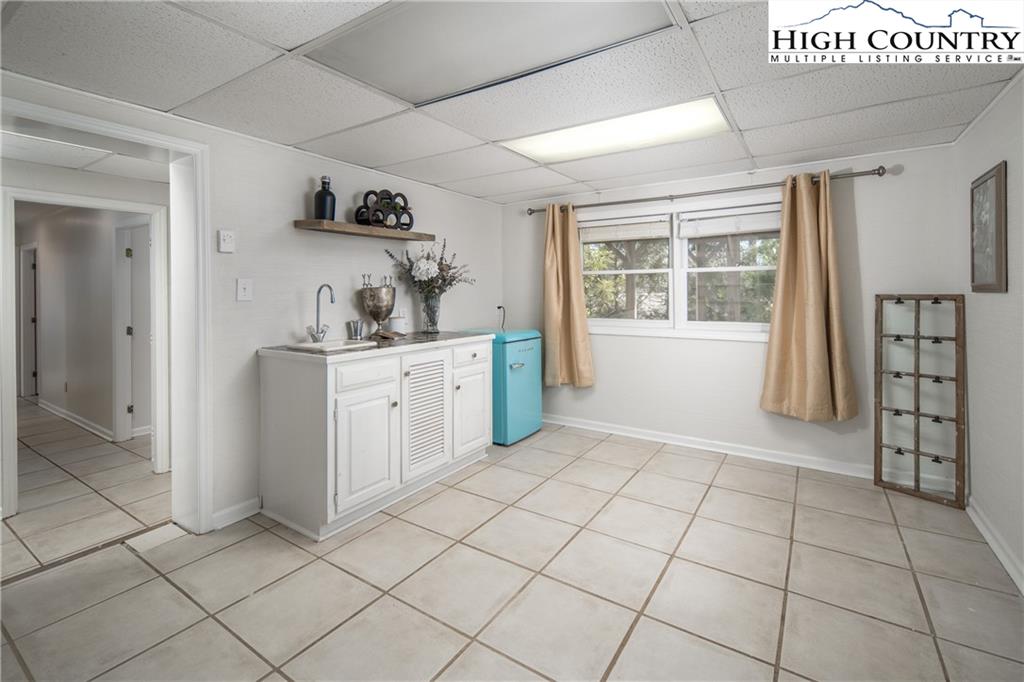 485 Chestnut Drive Boone, NC 28607 - Photo 29 of 48 a view of a kitchen with electric appliances