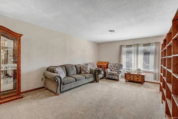 $164,900 | 709 B Arcadia Court, Kendallville, IN 46755
