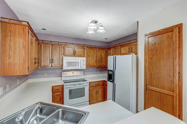 $164,900 | 709 B Arcadia Court, Kendallville, IN 46755