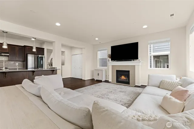 $839,950 | 21056 37th Court South, Unit 9, SeaTac, WA 98198