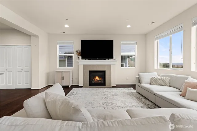 $839,950 | 21056 37th Court South, Unit 9, SeaTac, WA 98198