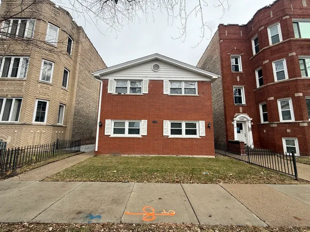 $1,400 | 11137 South Emerald Avenue, Unit 1R, Chicago, IL 60628