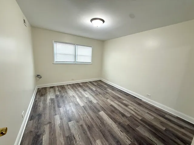 $1,400 | 11137 South Emerald Avenue, Unit 1R, Chicago, IL 60628