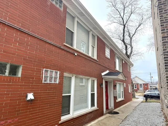 $1,400 | 11137 South Emerald Avenue, Unit 1R, Chicago, IL 60628