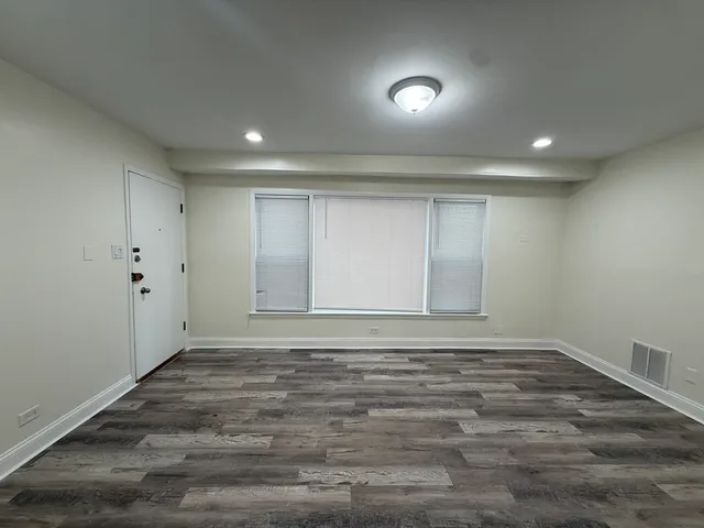 $1,400 | 11137 South Emerald Avenue, Unit 1R, Chicago, IL 60628