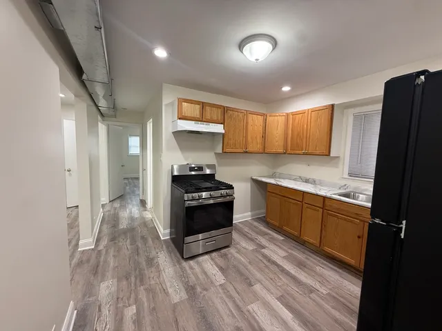 $1,400 | 11137 South Emerald Avenue, Unit 1R, Chicago, IL 60628