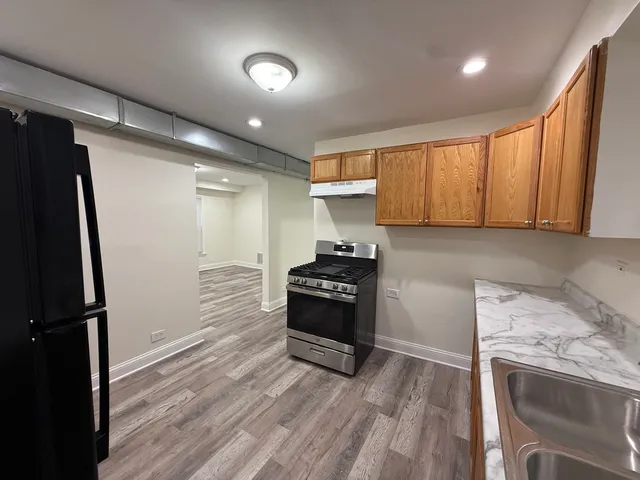 $1,400 | 11137 South Emerald Avenue, Unit 1R, Chicago, IL 60628