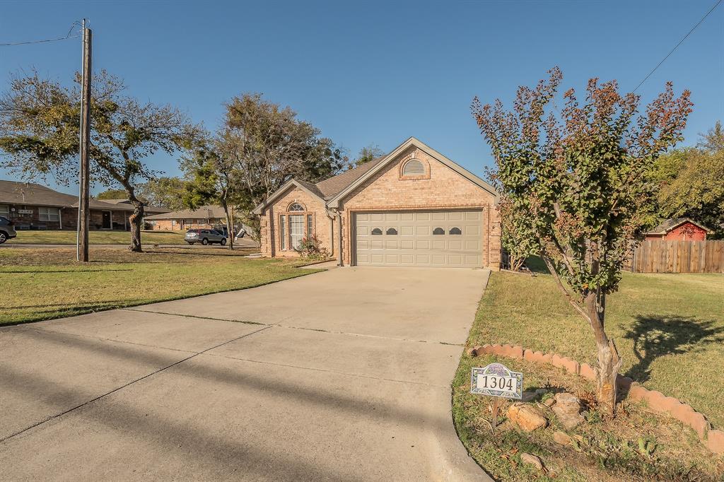 1304 South State Street Decatur, TX 76234 - Photo 2 of 39