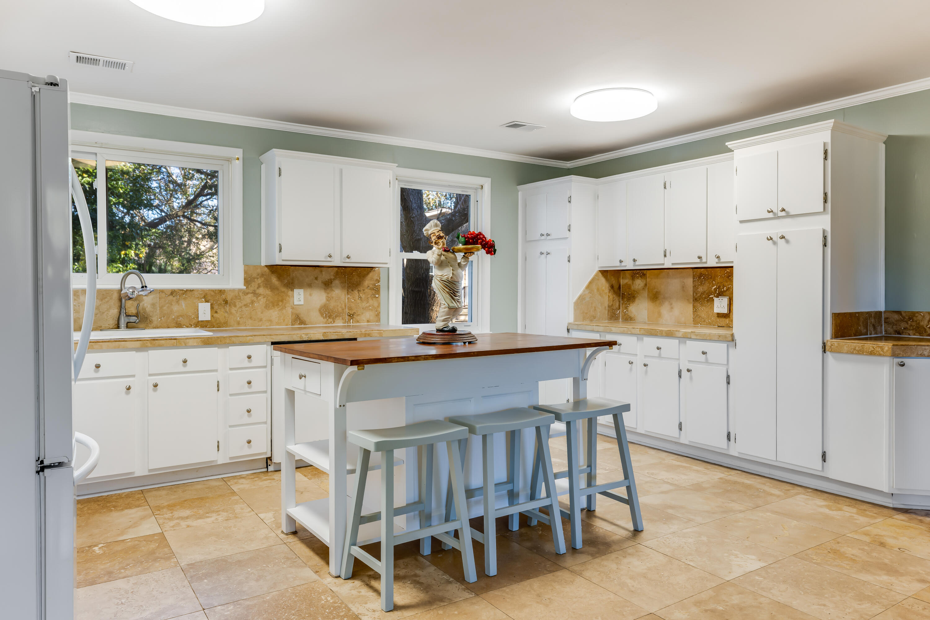 740 Windward Road Charleston, SC 29412 - Photo 11 of 39 TONS of kitchen cabinets!