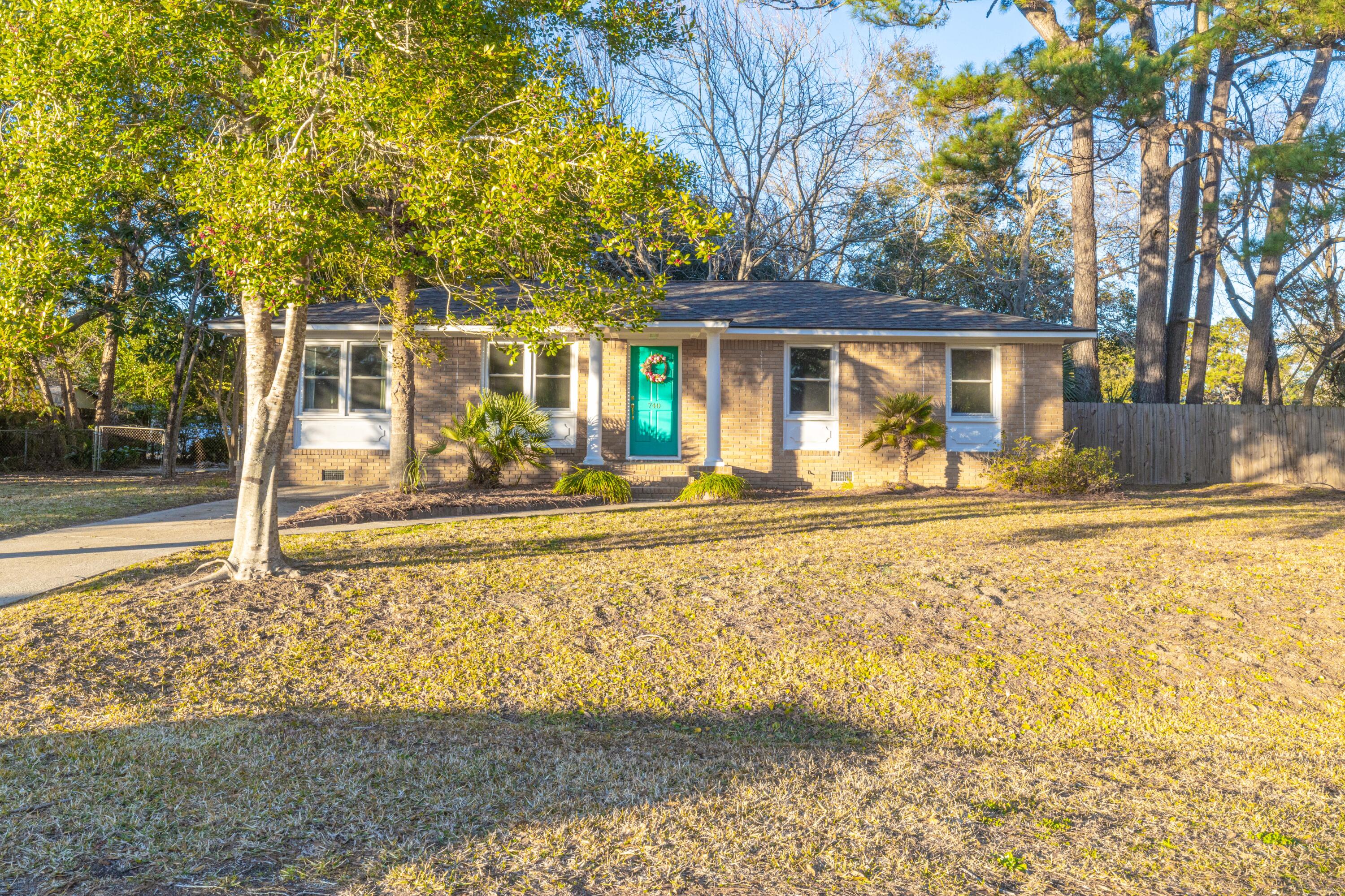 740 Windward Road Charleston, SC 29412 - Photo 4 of 39 Front 2