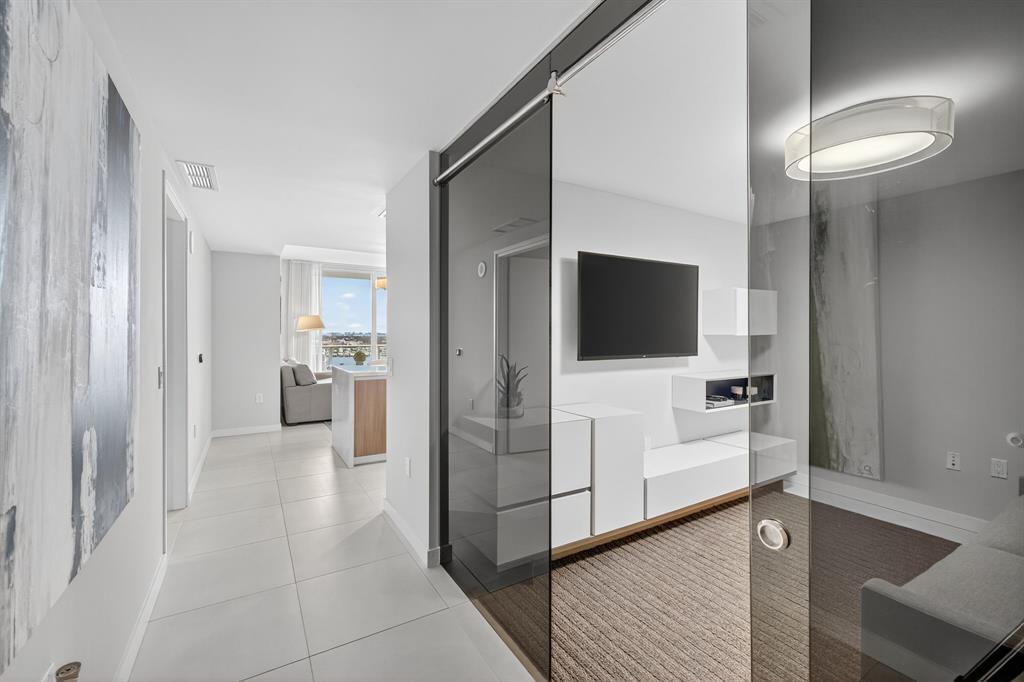 401 North Birch Road, Unit 1103 Fort Lauderdale, FL 33304 - Photo 16 of 45 a view of a living room