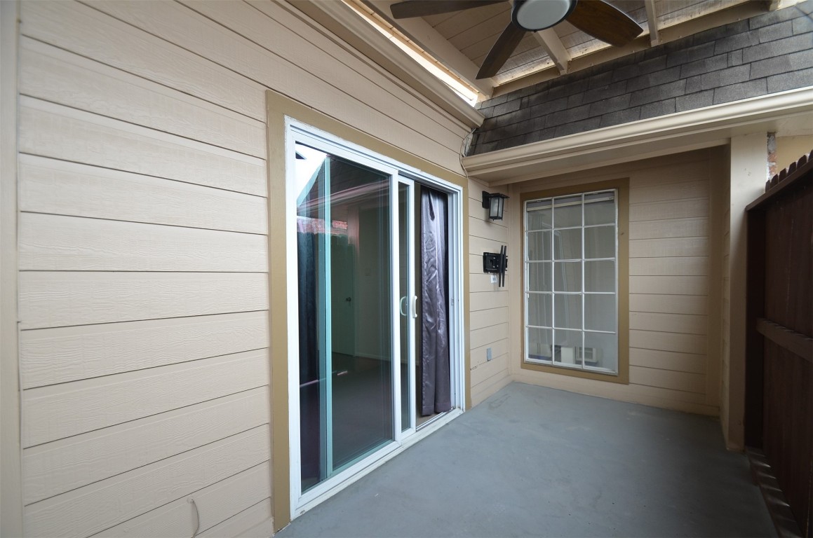 5524 Beverly Hill Street, Unit 2 Houston, TX 77056 - Photo 25 of 43 a view of entryway