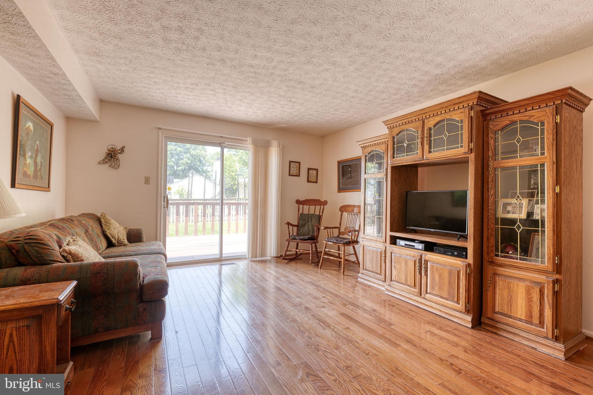 8676 Mission Road Jessup, MD 20794 - Photo 11 of 32 Lving room