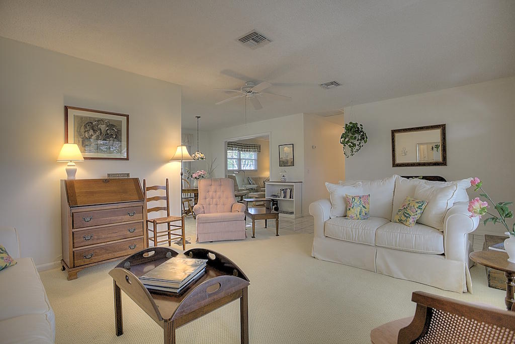 17 Windsor Road West Jupiter, FL 33469 - Photo 3 of 13 Living Room