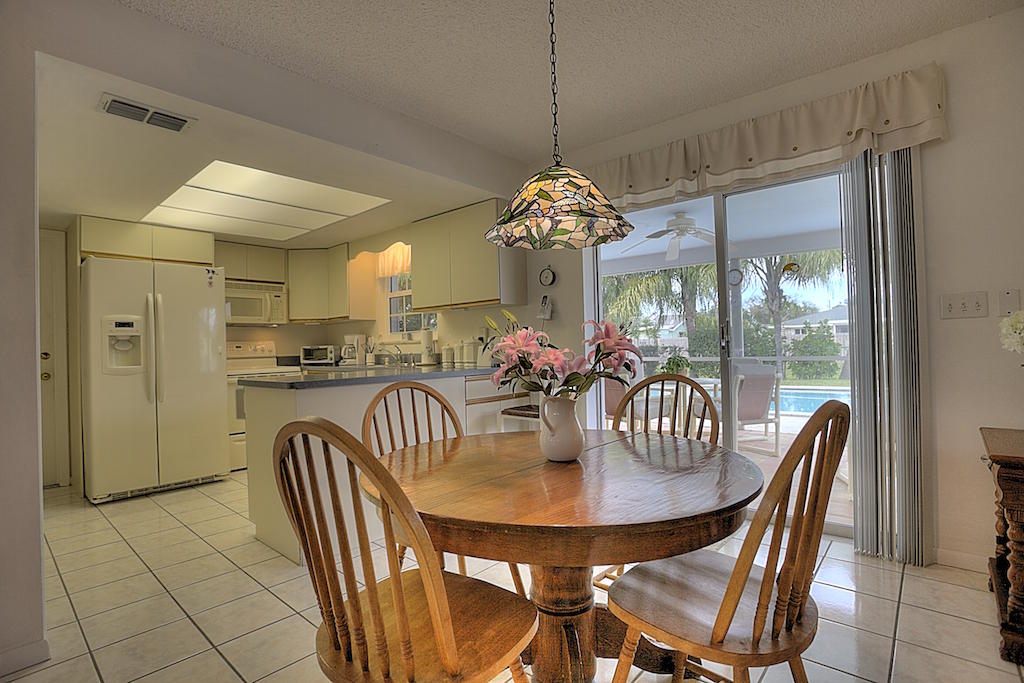 17 Windsor Road West Jupiter, FL 33469 - Photo 4 of 13 Kitchen