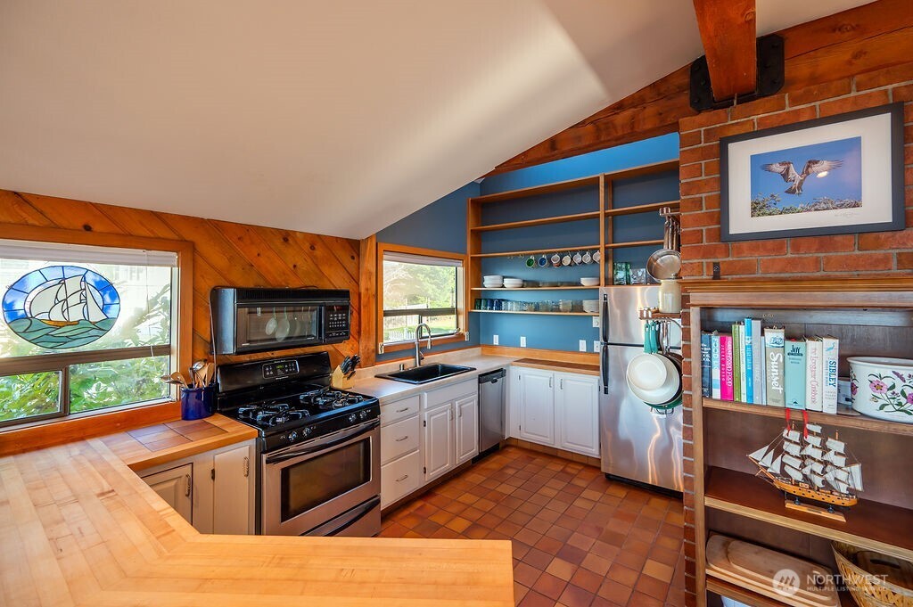 2612 Fisherman Bay Road Lopez Island, WA 98261 - Photo 20 of 40