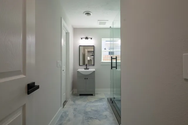 $479,800 | 2111 Wycliffe Drive, Houston, TX 77043