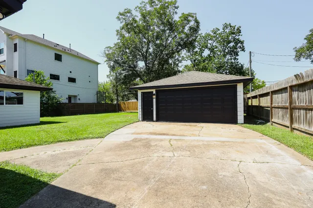 $479,800 | 2111 Wycliffe Drive, Houston, TX 77043