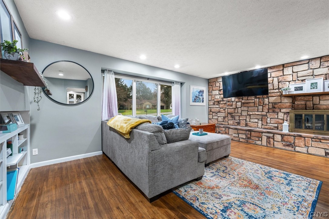 40 Charmwood Road Pittsford, NY 14534 - Photo 4 of 50