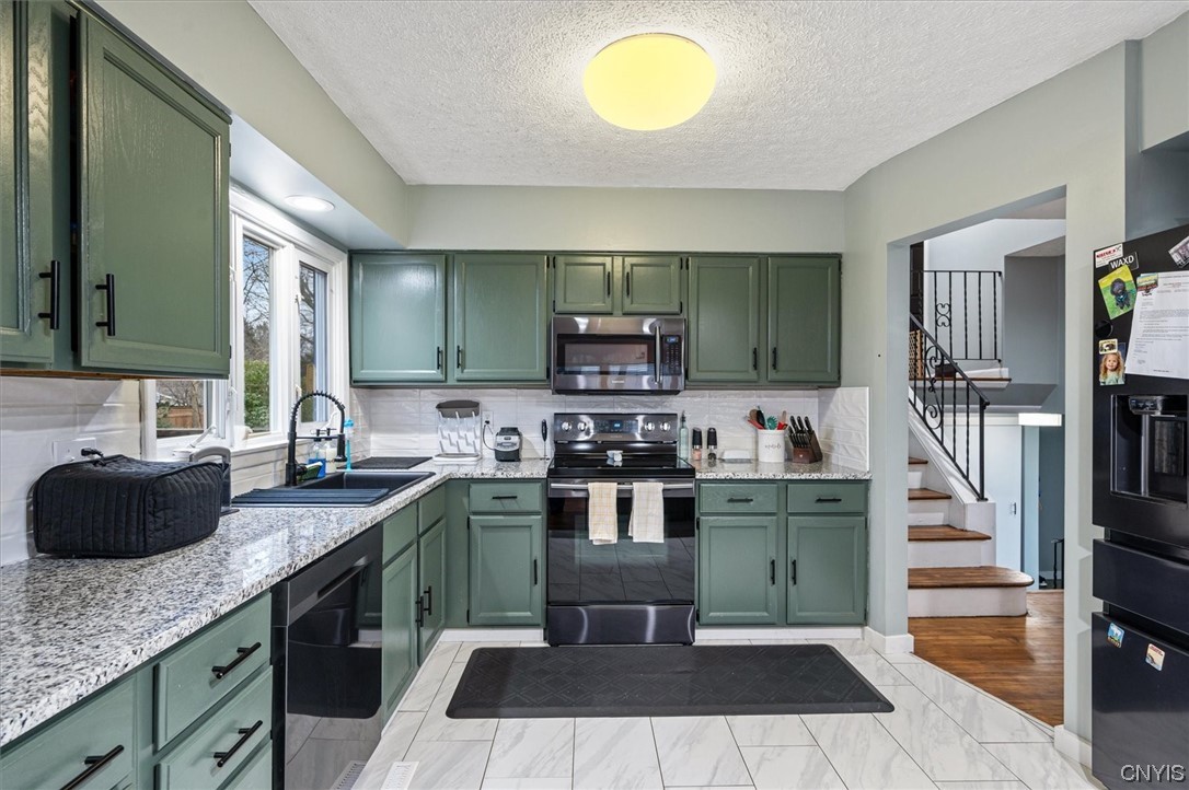 40 Charmwood Road Pittsford, NY 14534 - Photo 6 of 50