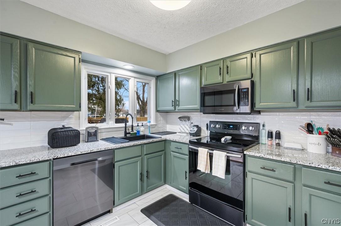 40 Charmwood Road Pittsford, NY 14534 - Photo 7 of 50