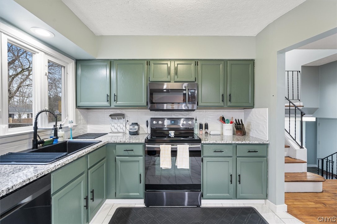 40 Charmwood Road Pittsford, NY 14534 - Photo 8 of 50