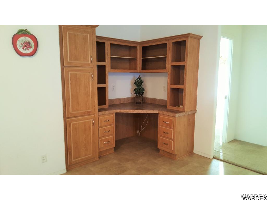5341 North Laguna Road Golden Valley, AZ 86413 - Photo 10 of 31 Built in desk in kitchen