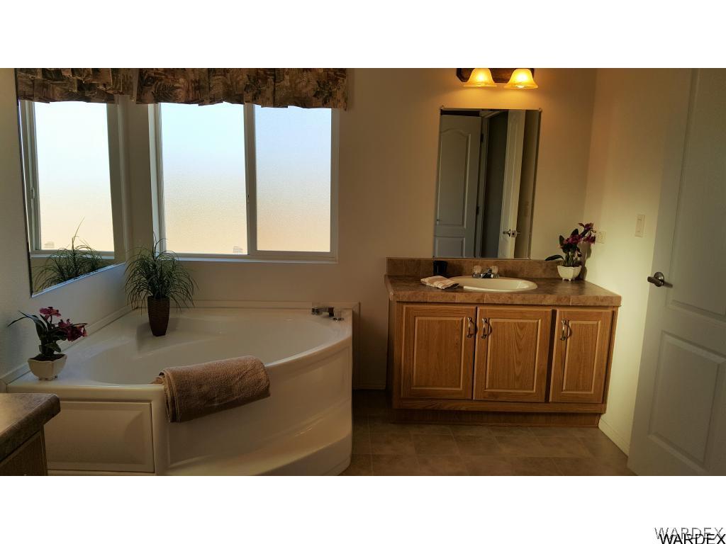 5341 North Laguna Road Golden Valley, AZ 86413 - Photo 17 of 31 Dble sinks soaking tub