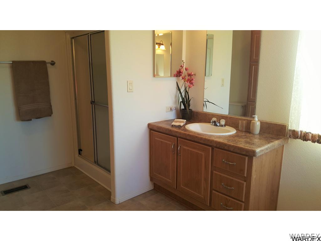5341 North Laguna Road Golden Valley, AZ 86413 - Photo 18 of 31 Separate shower