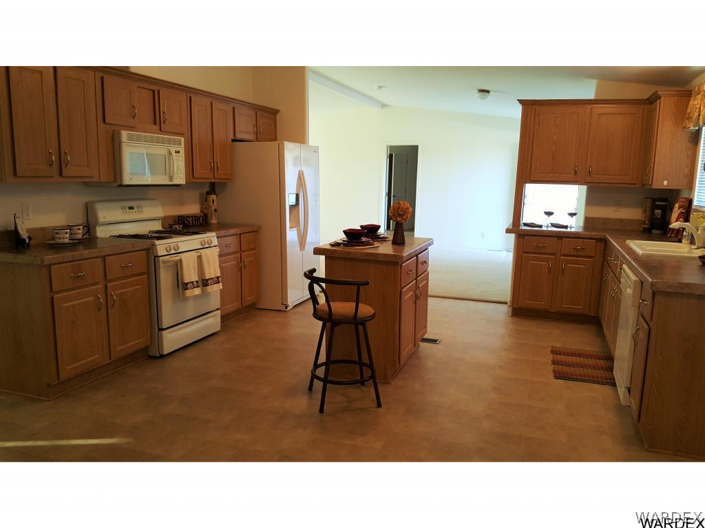 5341 North Laguna Road Golden Valley, AZ 86413 - Photo 6 of 31 Large kitchen