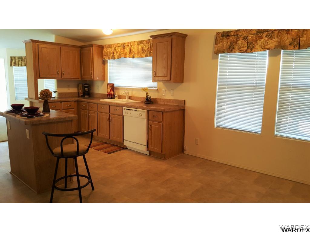 5341 North Laguna Road Golden Valley, AZ 86413 - Photo 9 of 31 Casual eat in area