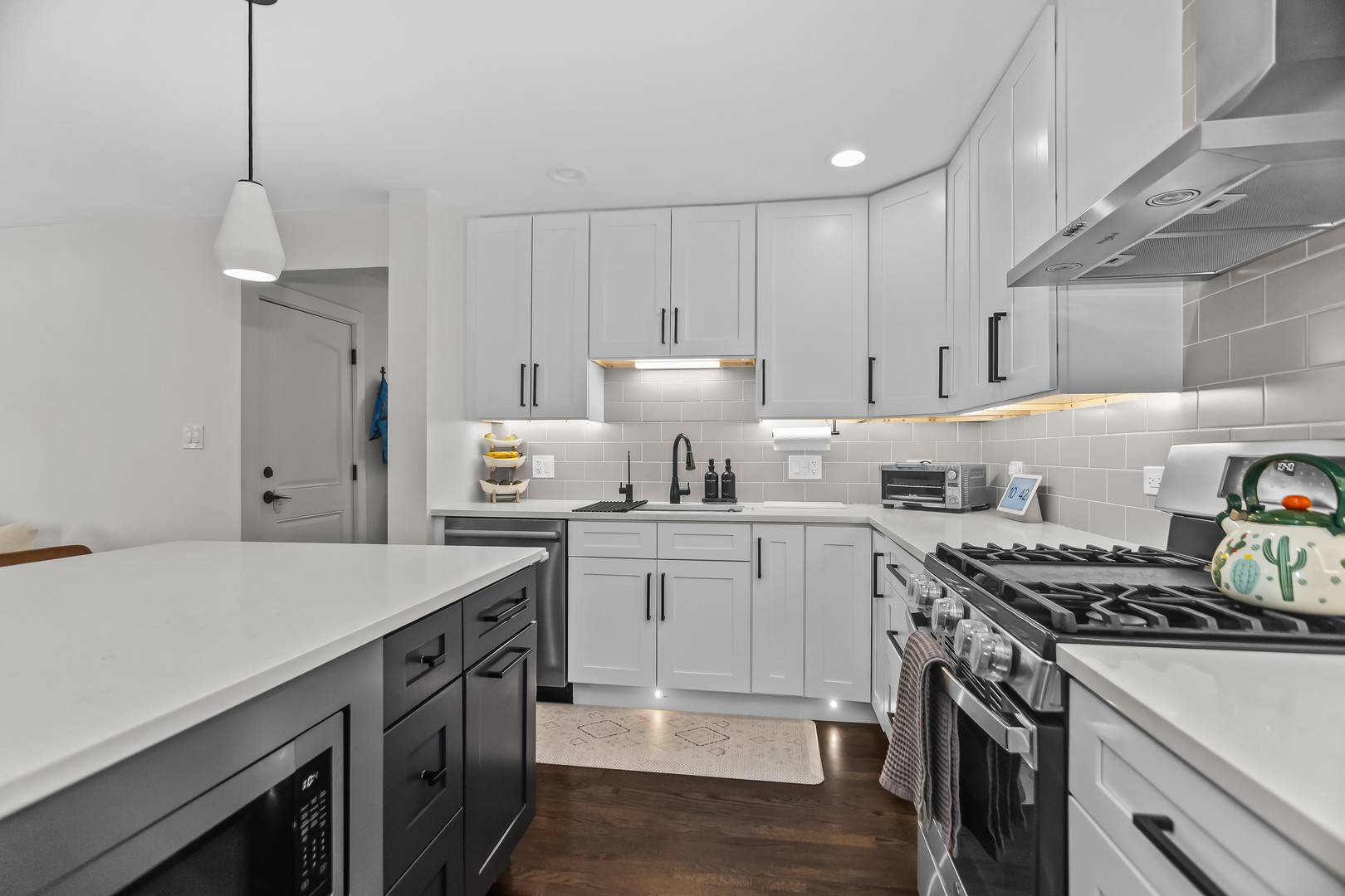 3240 Pitcher Drive Darien, IL 60561 - Photo 13 of 43 a kitchen with a stove a sink and a refrigerator
