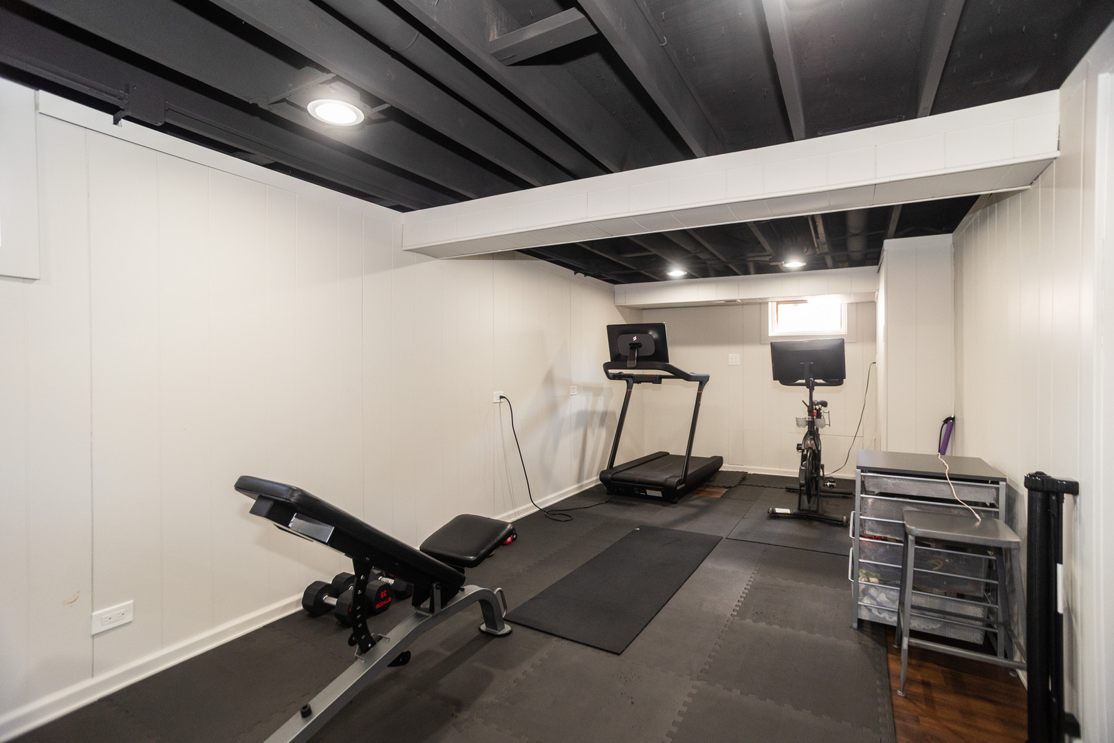 3240 Pitcher Drive Darien, IL 60561 - Photo 33 of 43 a room with gym equipment