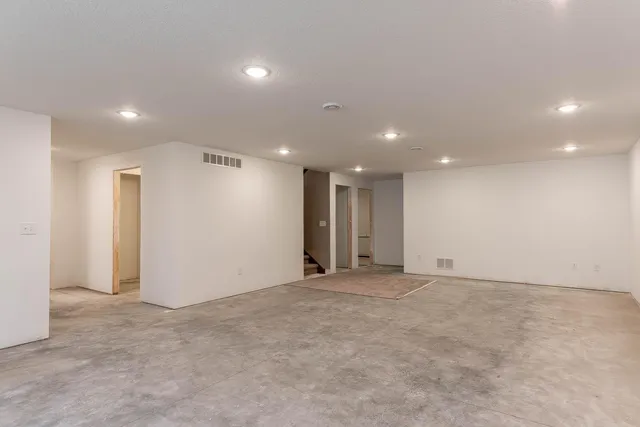 $364,900 | 865 Mill Race Road, Madelia, MN 56062