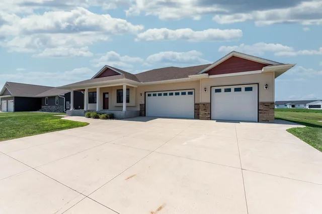 $364,900 | 865 Mill Race Road, Madelia, MN 56062