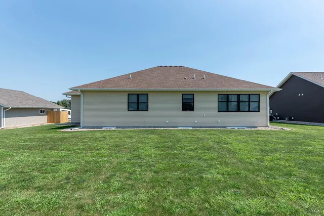 $364,900 | 865 Mill Race Road, Madelia, MN 56062