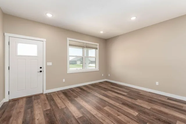 $364,900 | 865 Mill Race Road, Madelia, MN 56062