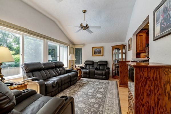 17 Maplewood Road Lynn, MA 01904 - Photo 11 of 42 Gallery Image 11