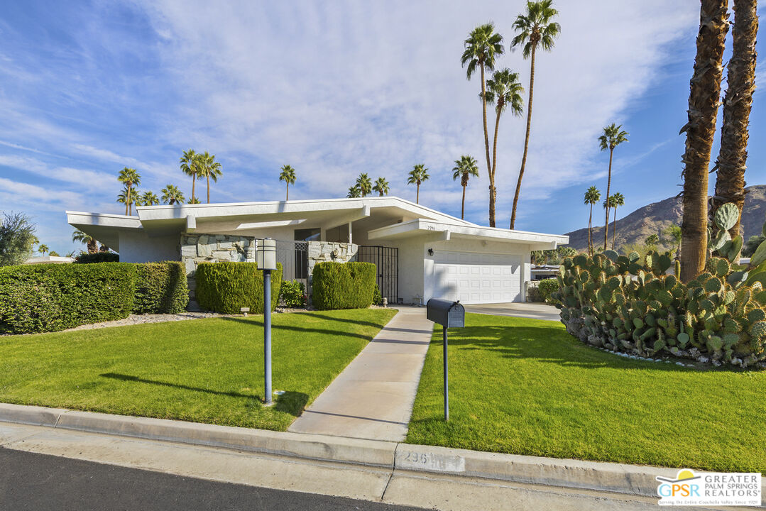 2296 Paseo Del Rey Palm Springs, CA 92264 - Photo 26 of 42 a view of a volley ball court