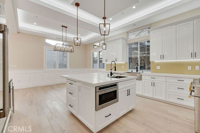 a view of a windows and cabinet