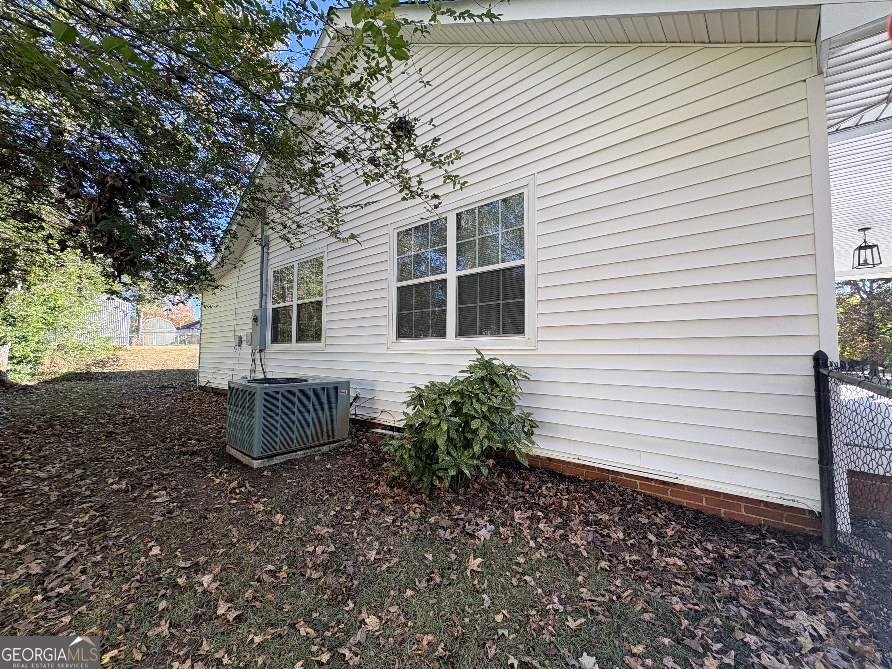 119 S Street Northwest Thomaston, GA 30286 - Photo 7 of 31 a front view of a house with garden