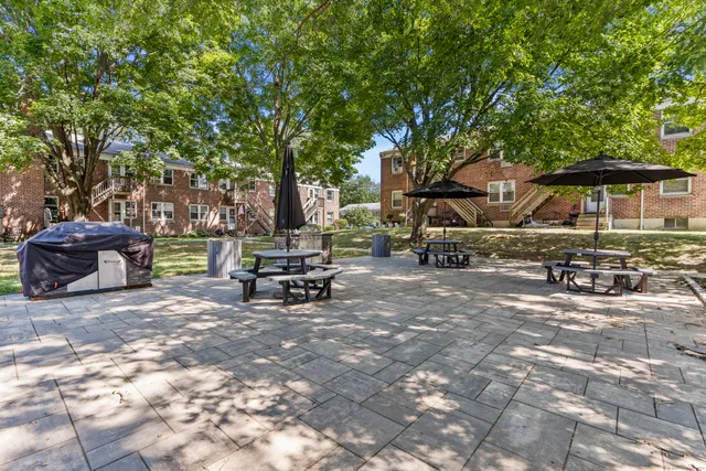 $2,690 | 108 Blachley Road, Unit D, Stamford, CT 06902