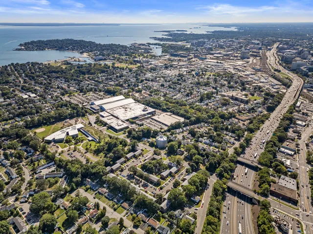 $2,690 | 108 Blachley Road, Unit D, Stamford, CT 06902