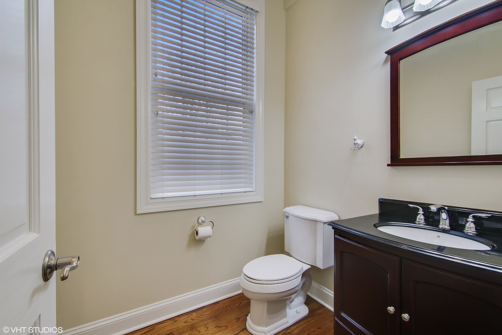 507 Locust Road Wilmette, IL 60091 - Photo 12 of 25