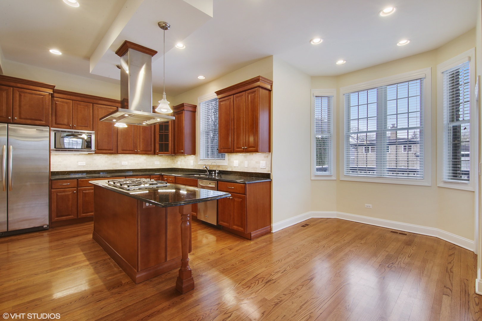 507 Locust Road Wilmette, IL 60091 - Photo 3 of 25